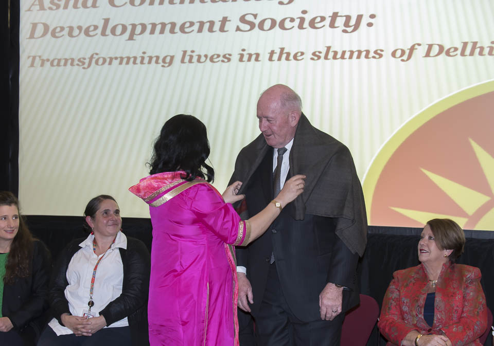 Dr Kiran presents a shawl to HE General the Hon Sir Peter Cosgrove, Governor General of Australia AK MC
