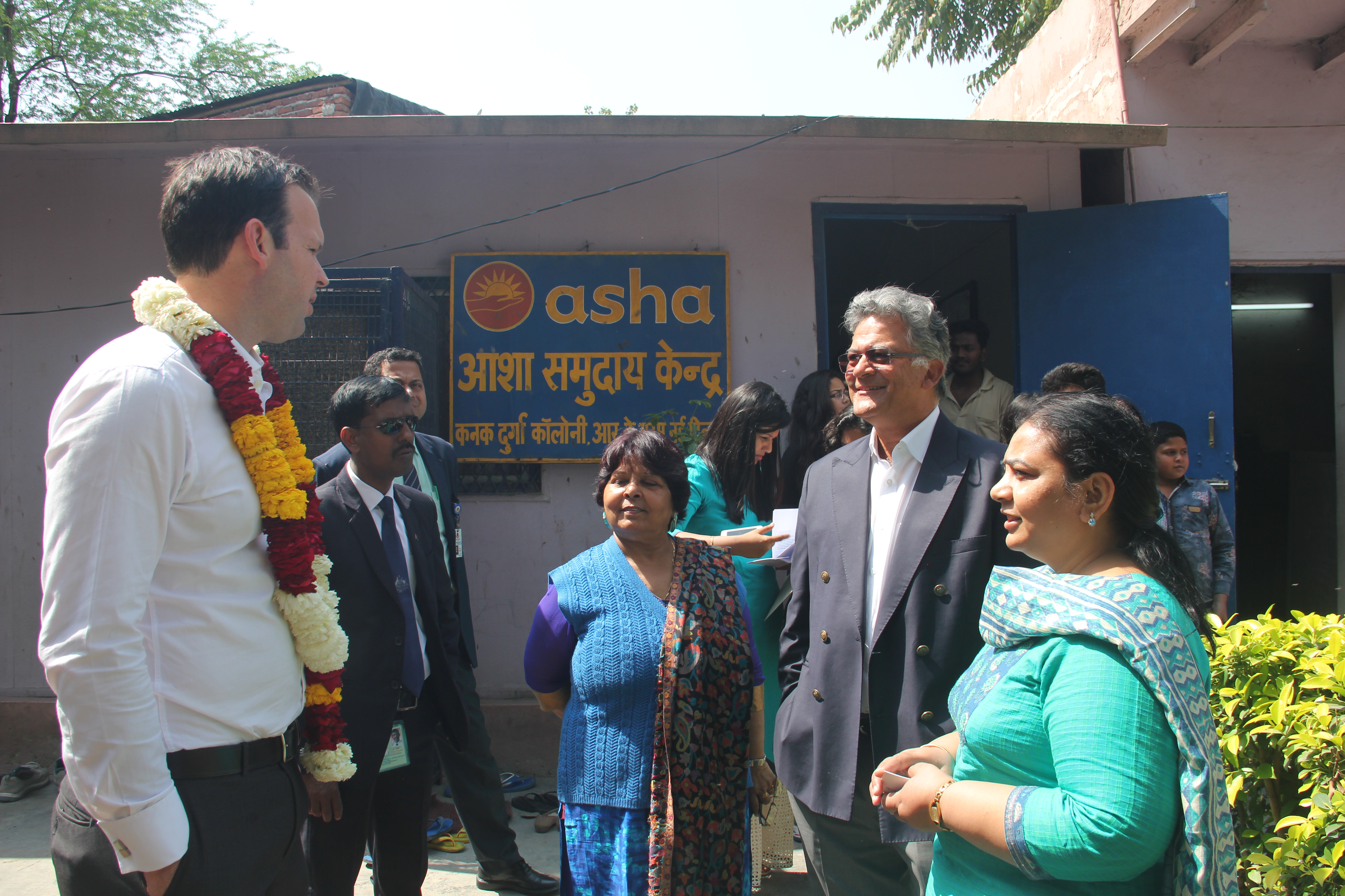 Australian Senator, Mathew Canavan, and Australia India Business Council's President Nik Senapati interacting with the Asha Team