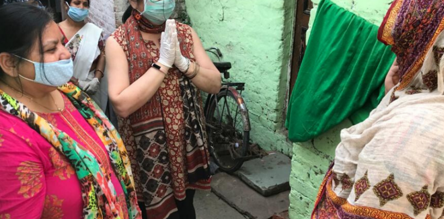 Dr Kiran visits families in Chanderpuri slum community