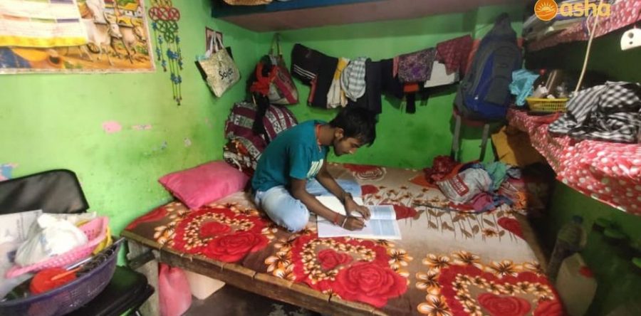 Son of a tailor gains admission with a Bachelors of Commerce Honors programme at Delhi University