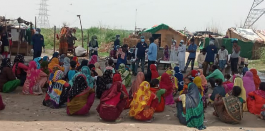 Asha COVID-19 Emergency Response: Asha distributes grocery parcels to the needy living by the river bed slum