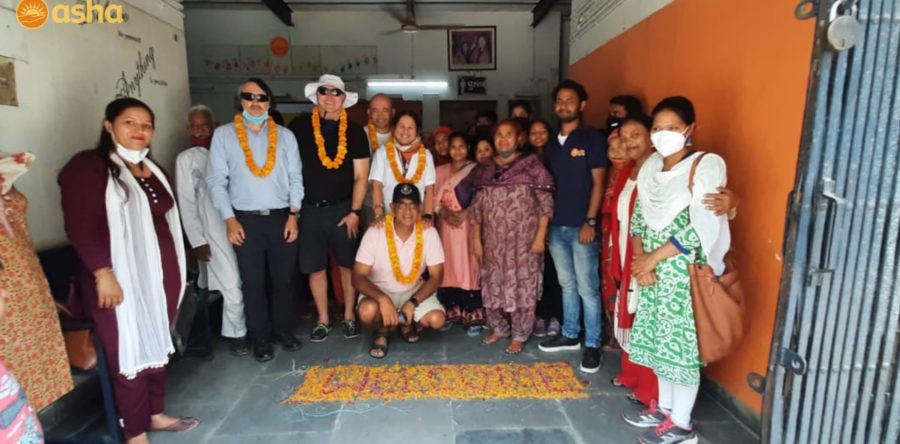 Governing board member of Australian Friends of Asha visits Chanderpuri with his team