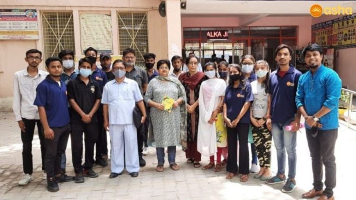 Asha warriors and students expresses gratitude to the principal of the local public school