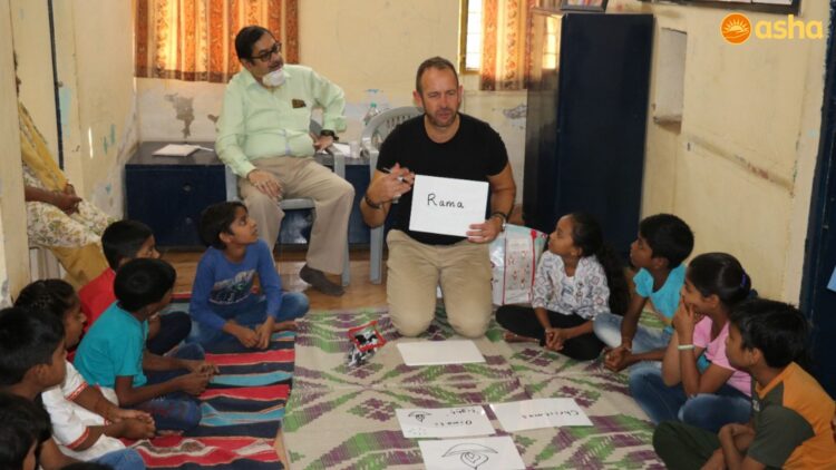 David Briggs, Trustee of Friends of Asha GB, visits Kusumpur Pahari Slum Community