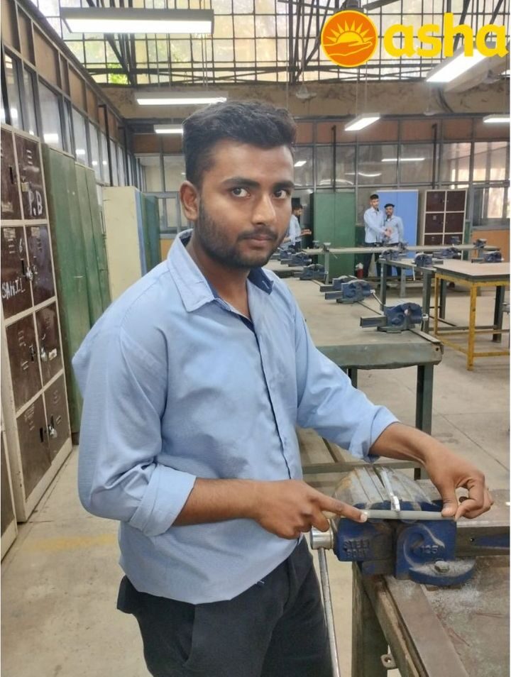 Karan fulfils his dream of pursuing an industrial course with the support of Asha.