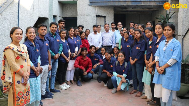 Macquarie Official visits Kalkaji Slum Community.